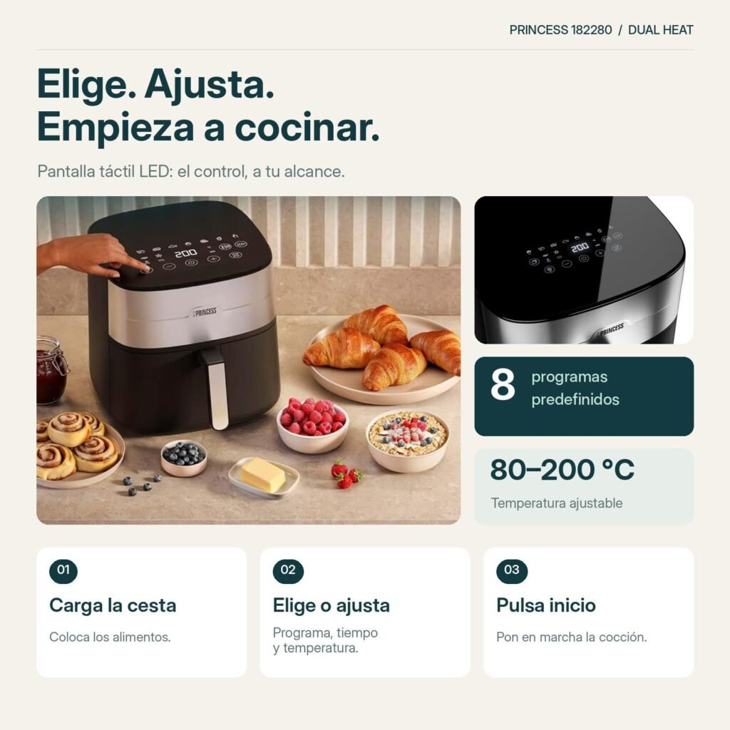 Mano utilizando la pantalla táctil de la Princess 182280 y guía en tres pasos: cargar la cesta, ajustar la cocción y pulsar inicio.